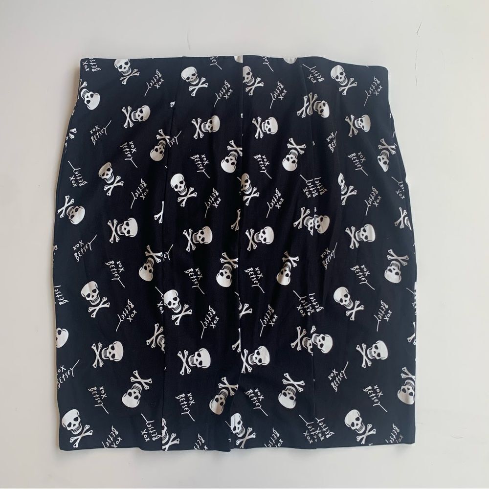 Torrid Betsy Johnson Women’s 4 Skirt Skull Pencil Black Mid High Waist Button